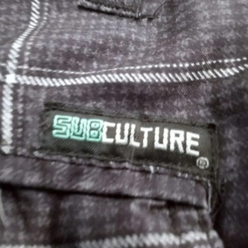 Sub Culture Men's Cargo Shorts in Gray Checkered Pattern Sz.32 EUC.